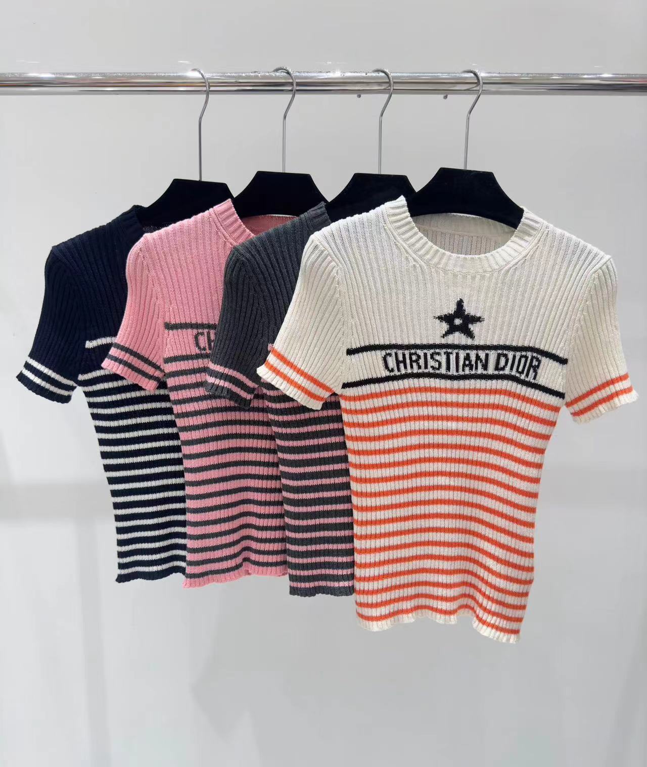 詳細な写真と価格については私に連絡してください。