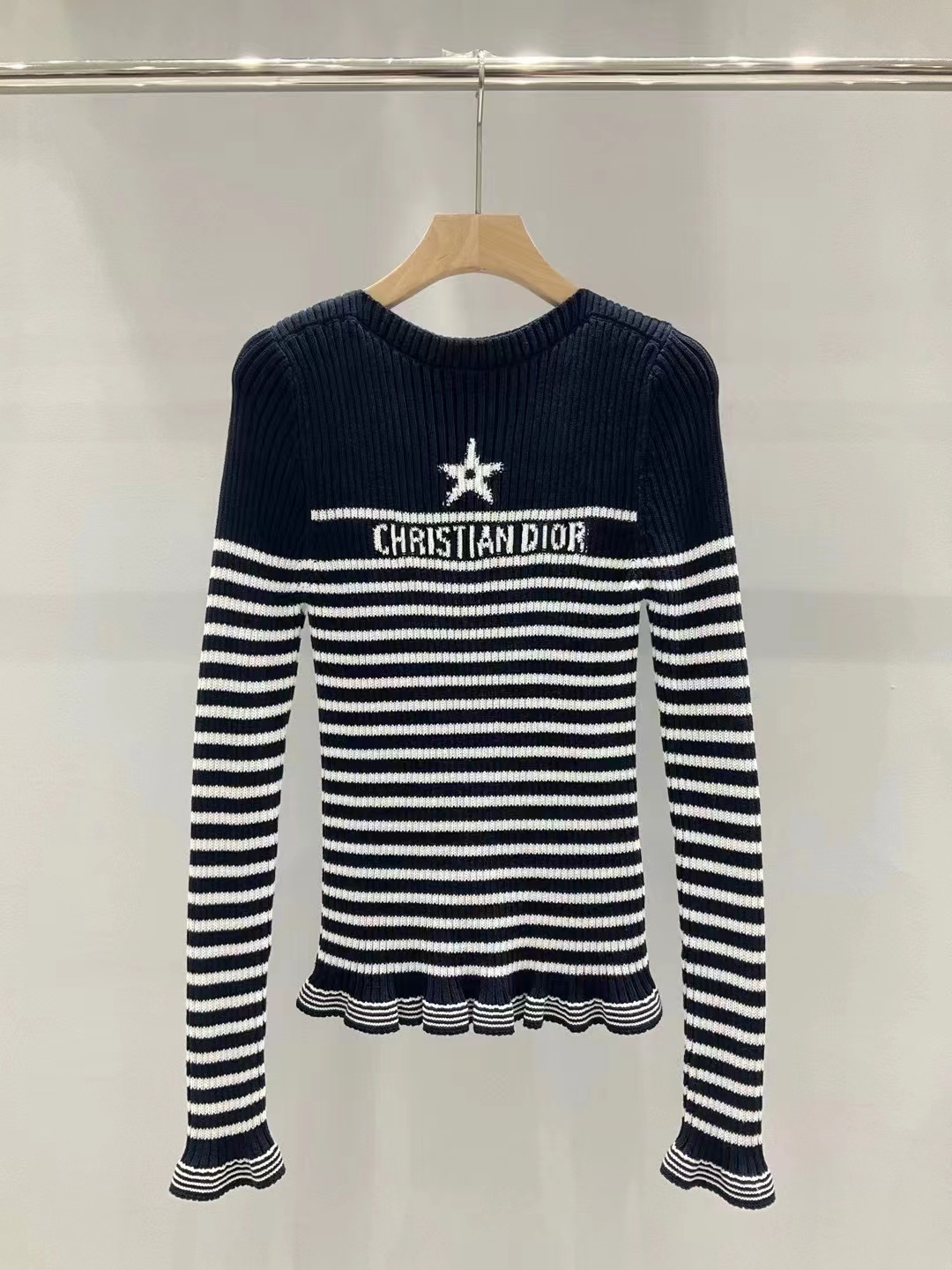 詳細な写真と価格については私に連絡してください。