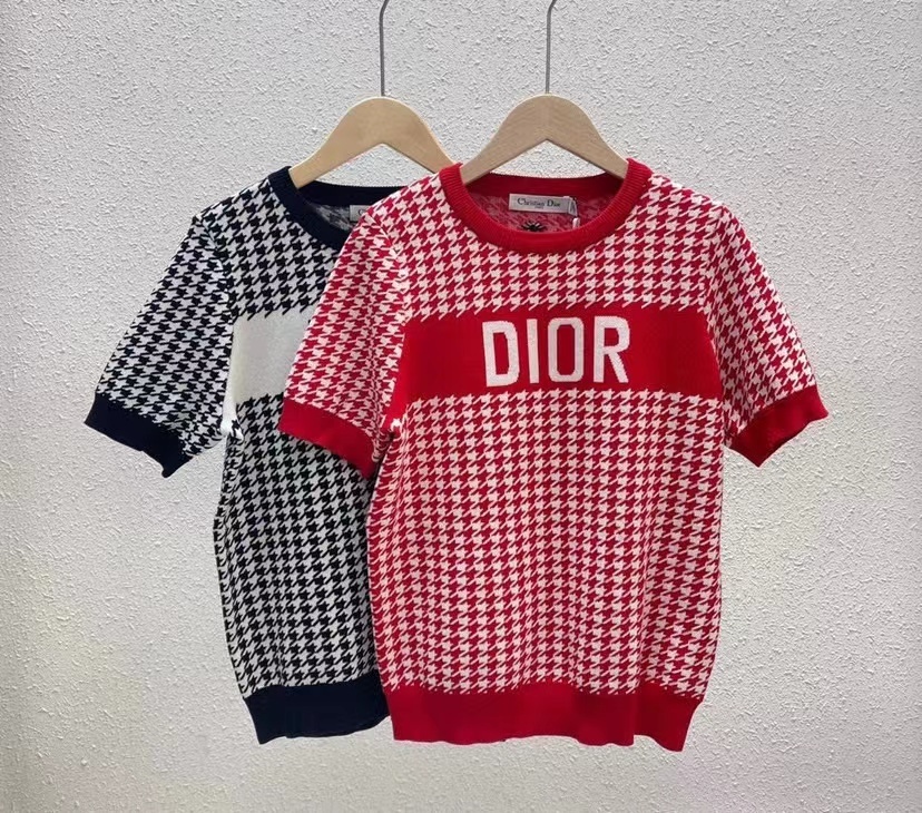 詳細な写真と価格については私に連絡してください。