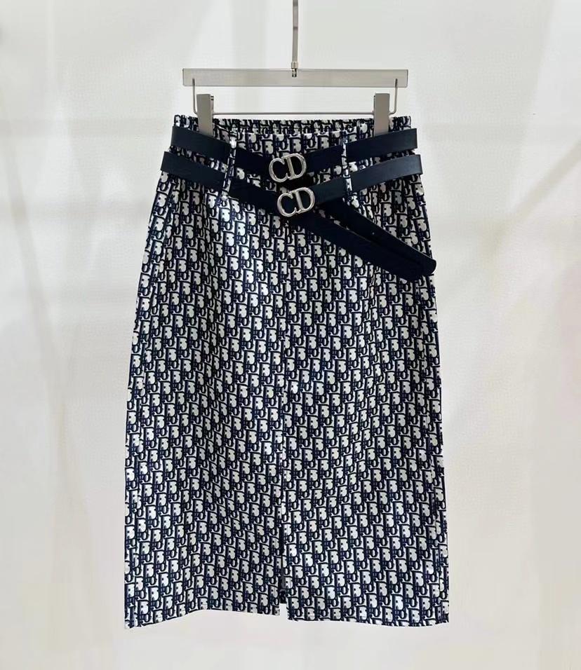 詳細な写真と価格については私に連絡してください。