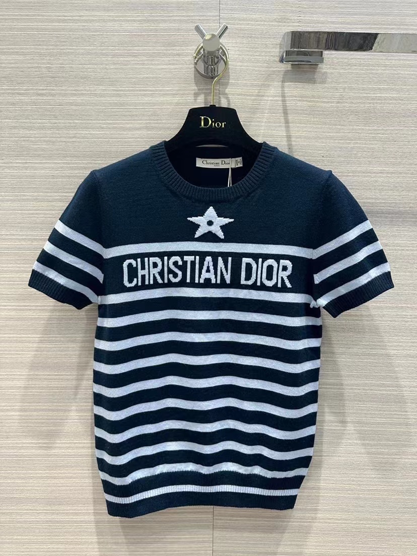 詳細な写真と価格については私に連絡してください。