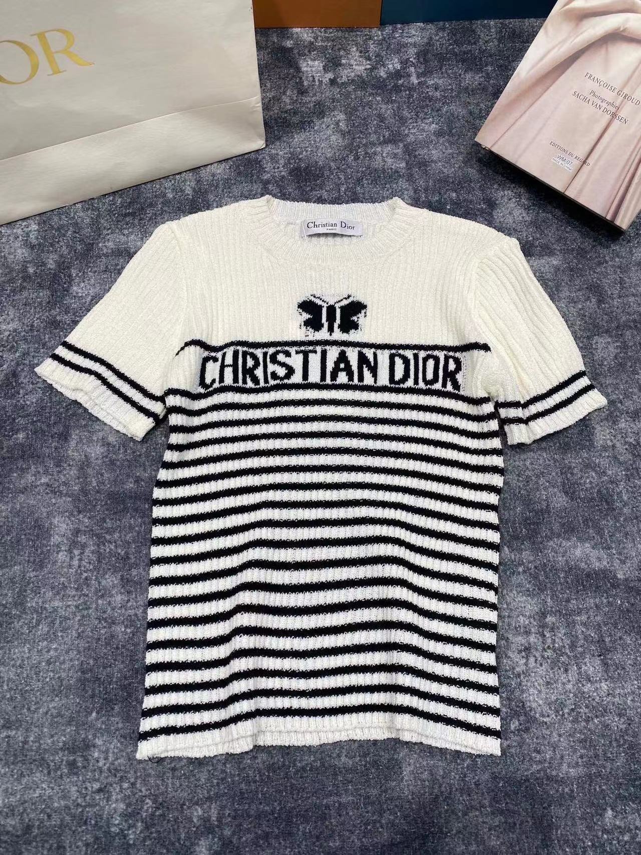 詳細な写真と価格については私に連絡してください。