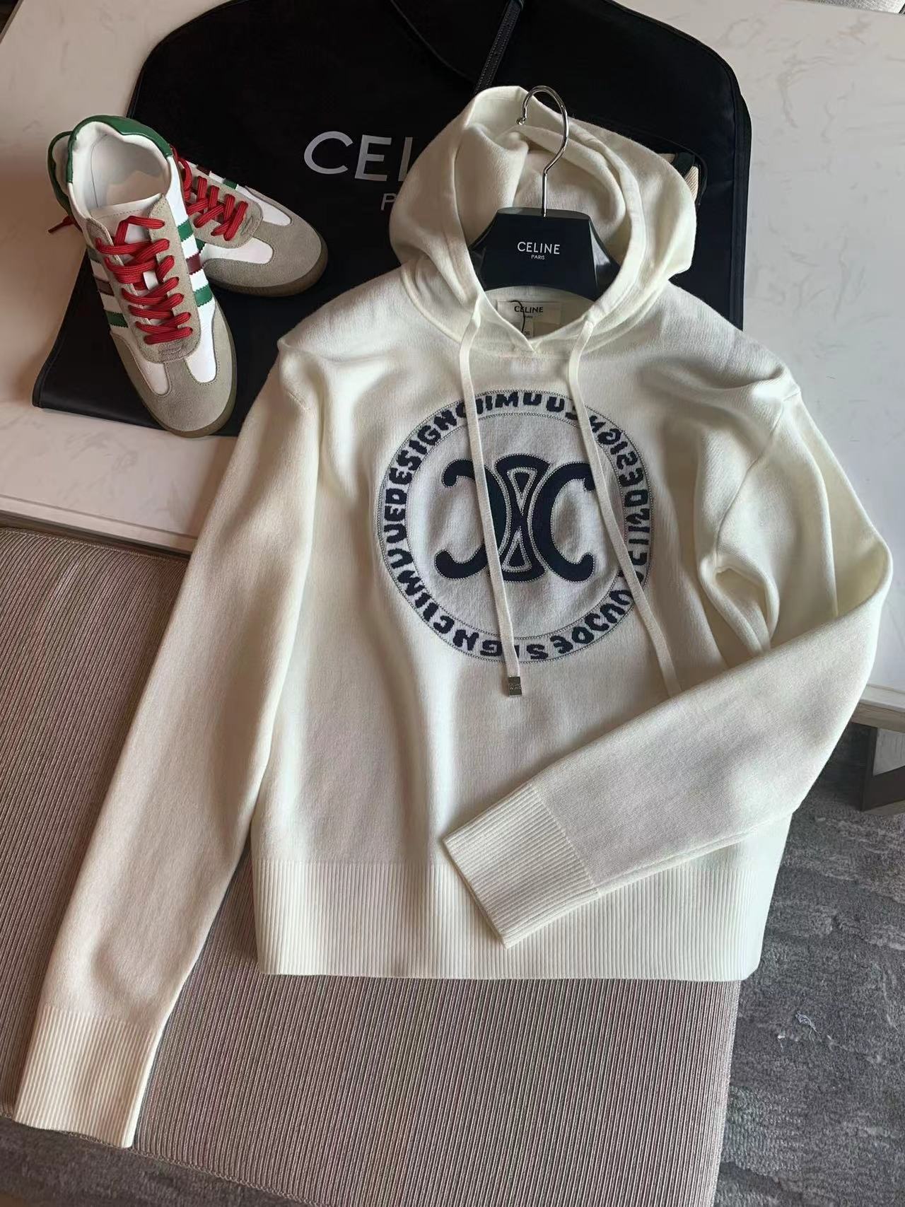 詳細な写真と価格については私に連絡してください