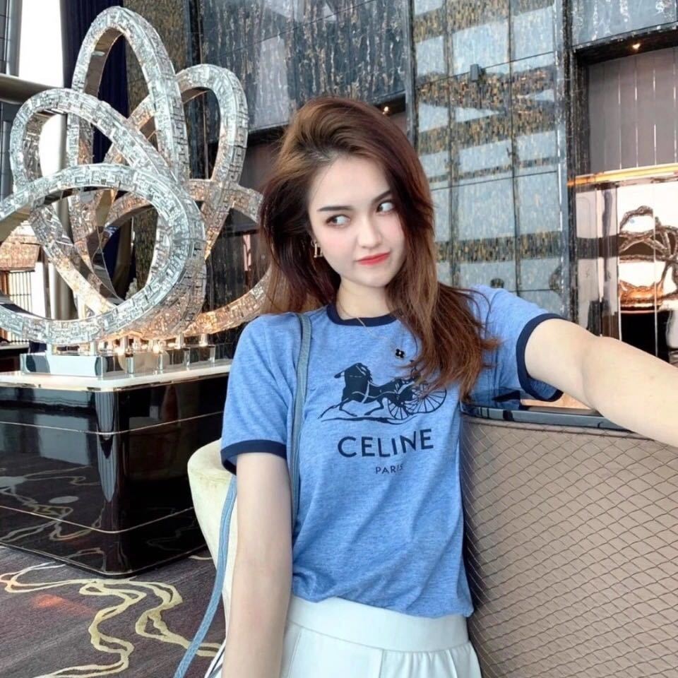 詳細な写真と価格については私に連絡してください