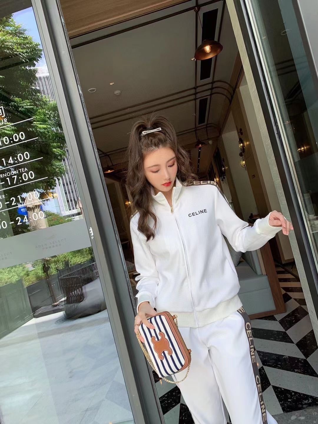 詳細な写真と価格については私に連絡してください