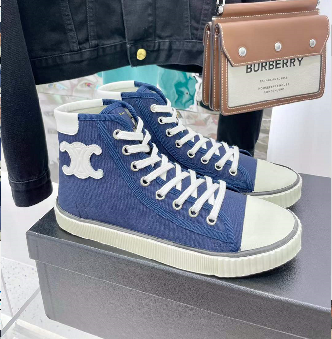 詳細な写真と価格については私に連絡してください