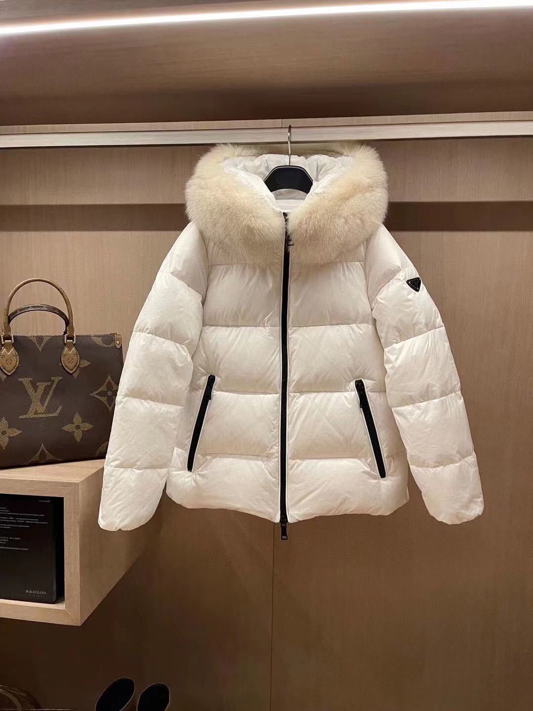 詳細な写真と価格については私に連絡してください。