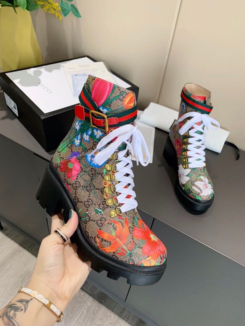 詳細な写真と価格については私に連絡してください。