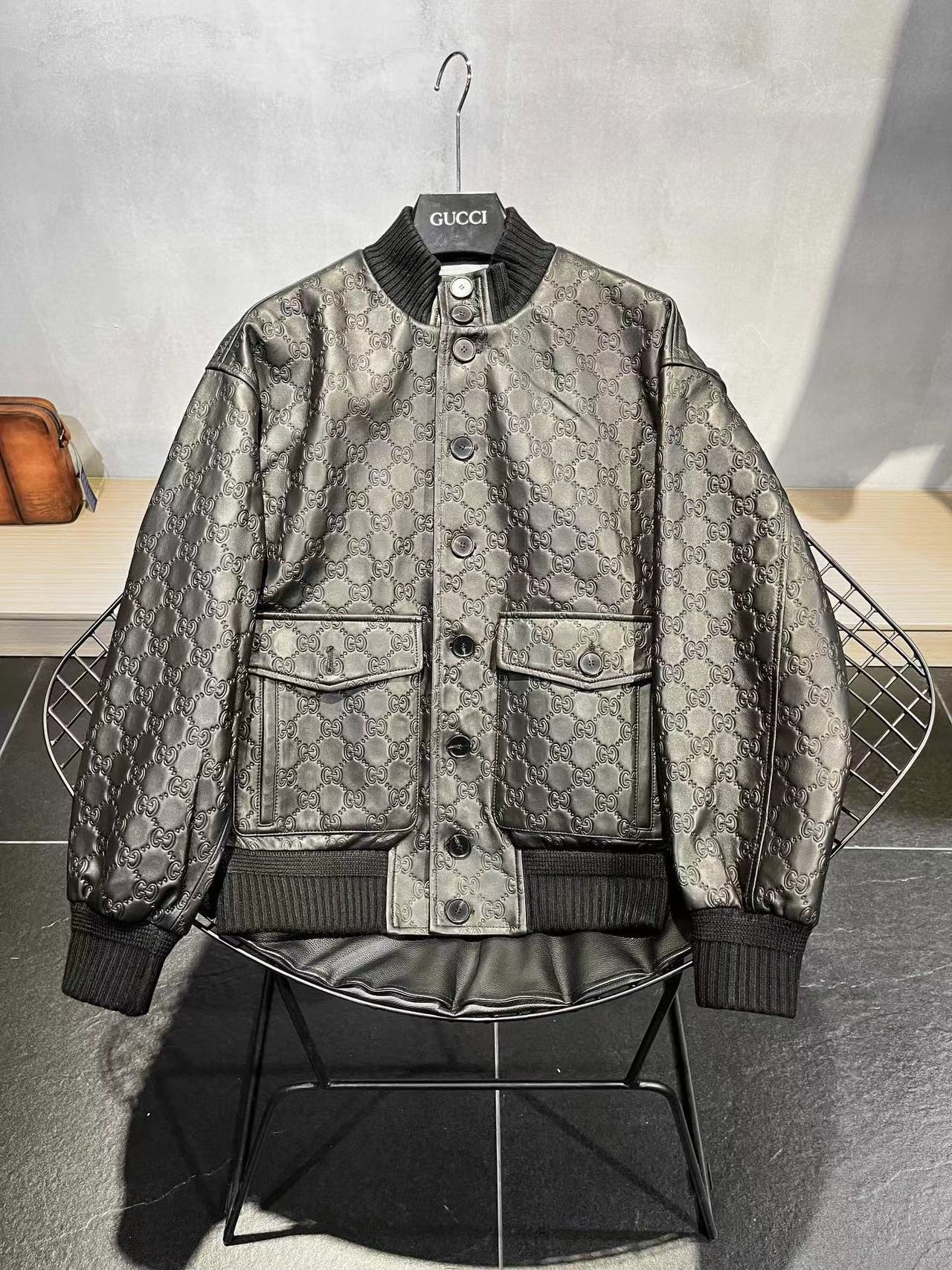 詳細な写真と価格については私に連絡してください。