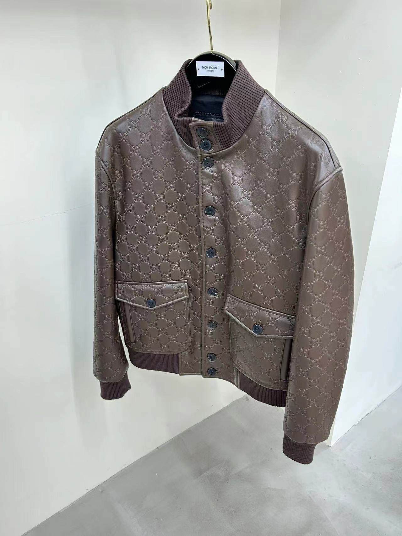 詳細な写真と価格については私に連絡してください。