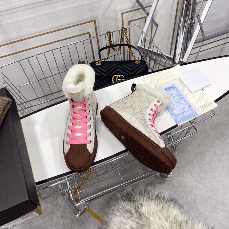 詳細な写真と価格については私に連絡してください。