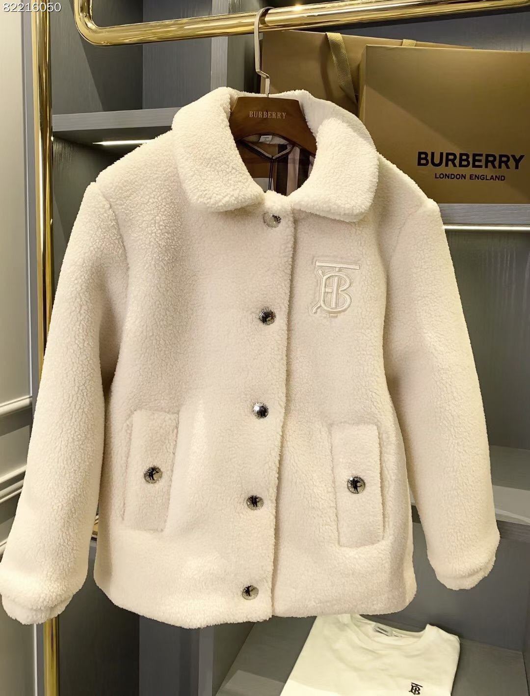 詳細な写真と価格については私に連絡してください。