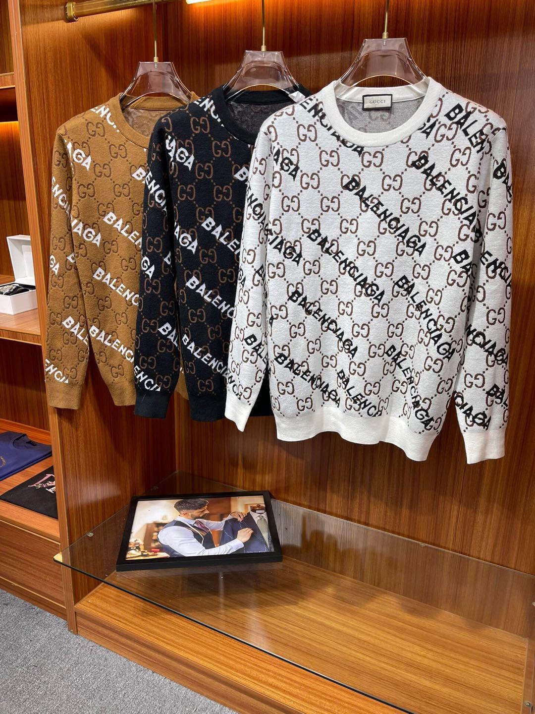 詳細な写真と価格については私に連絡してください。