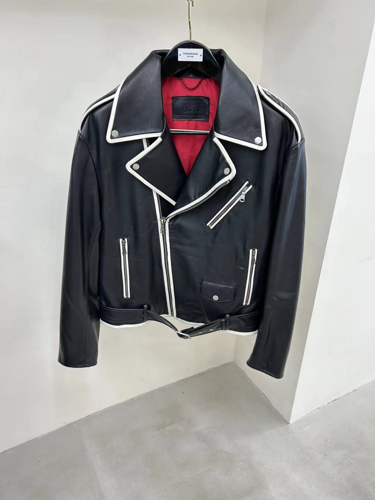 詳細な写真と価格については私に連絡してください。