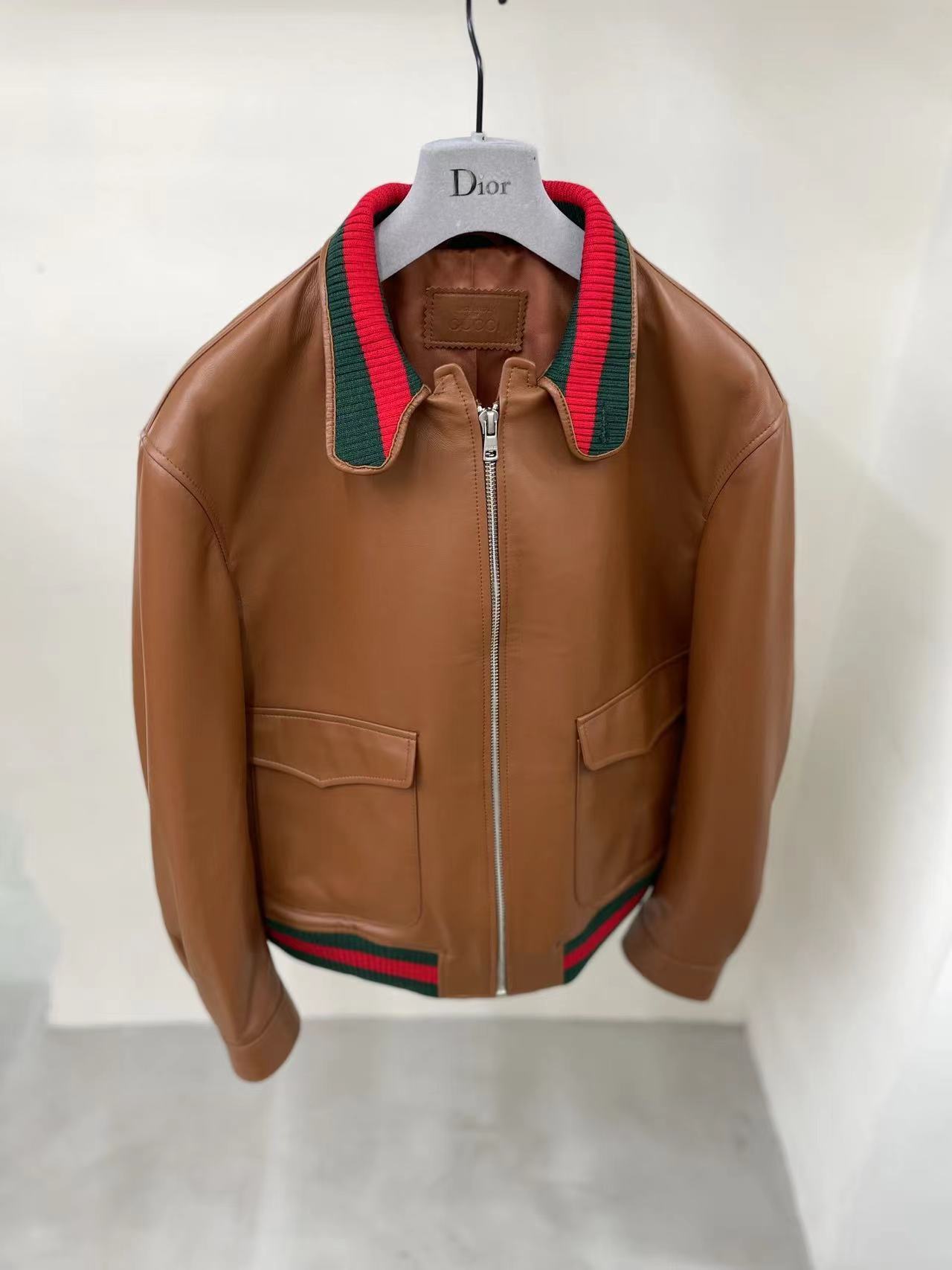 詳細な写真と価格については私に連絡してください。