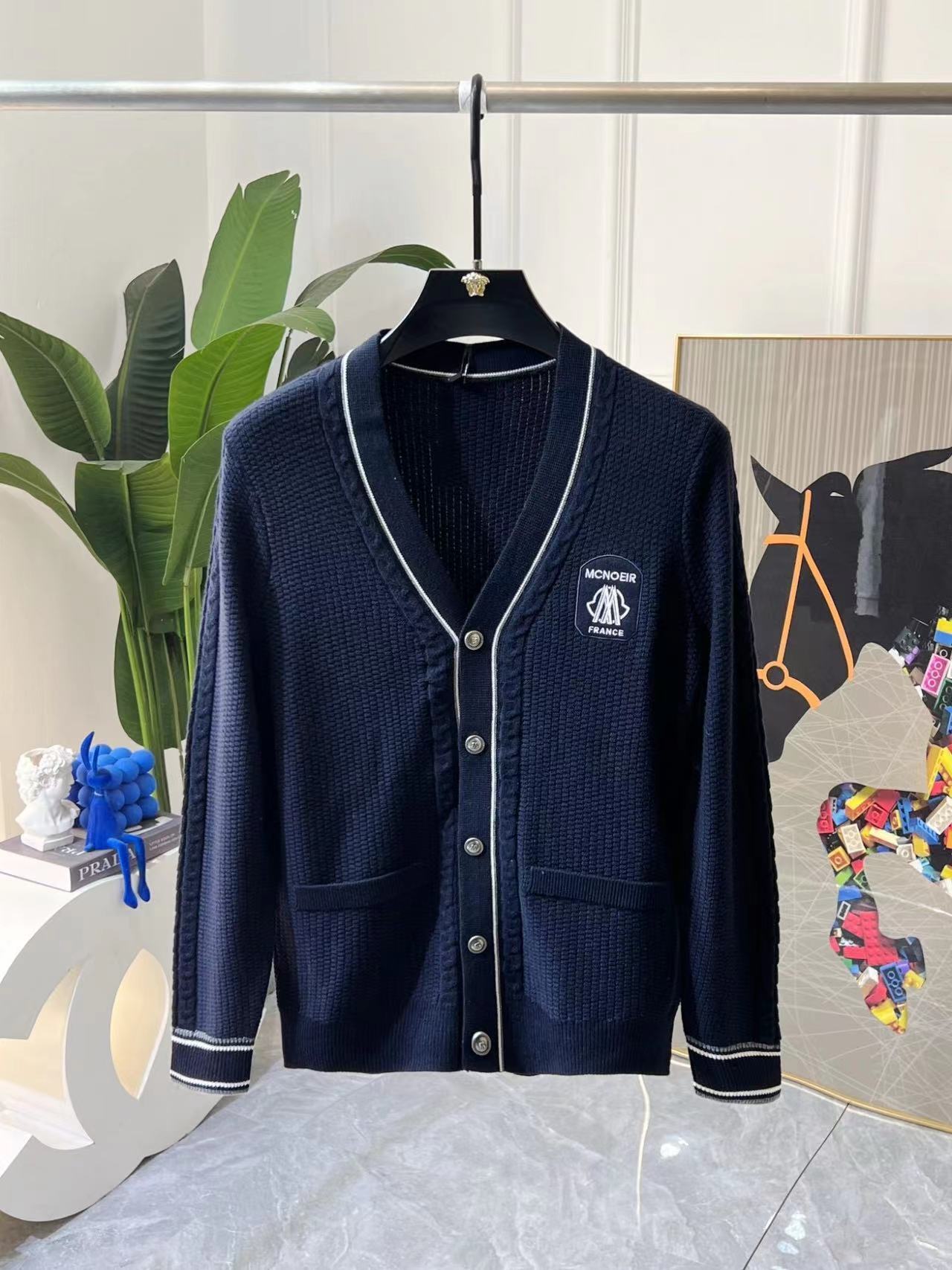 詳細な写真と価格については私に連絡してください。