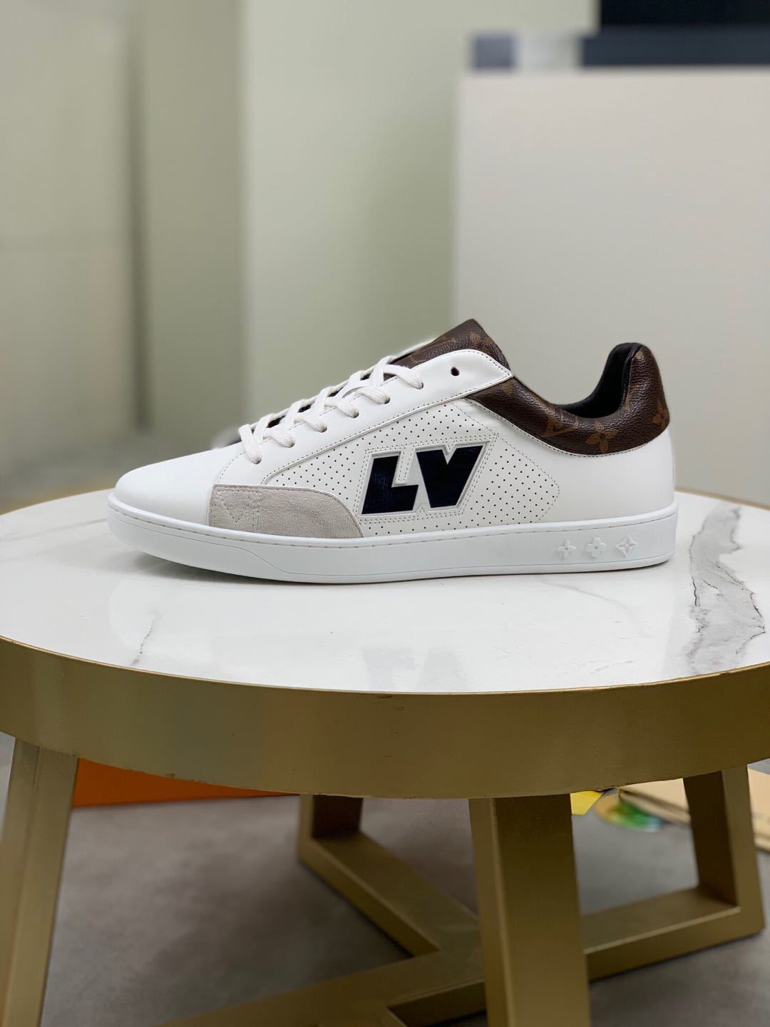 詳細な写真と価格については私に連絡してください