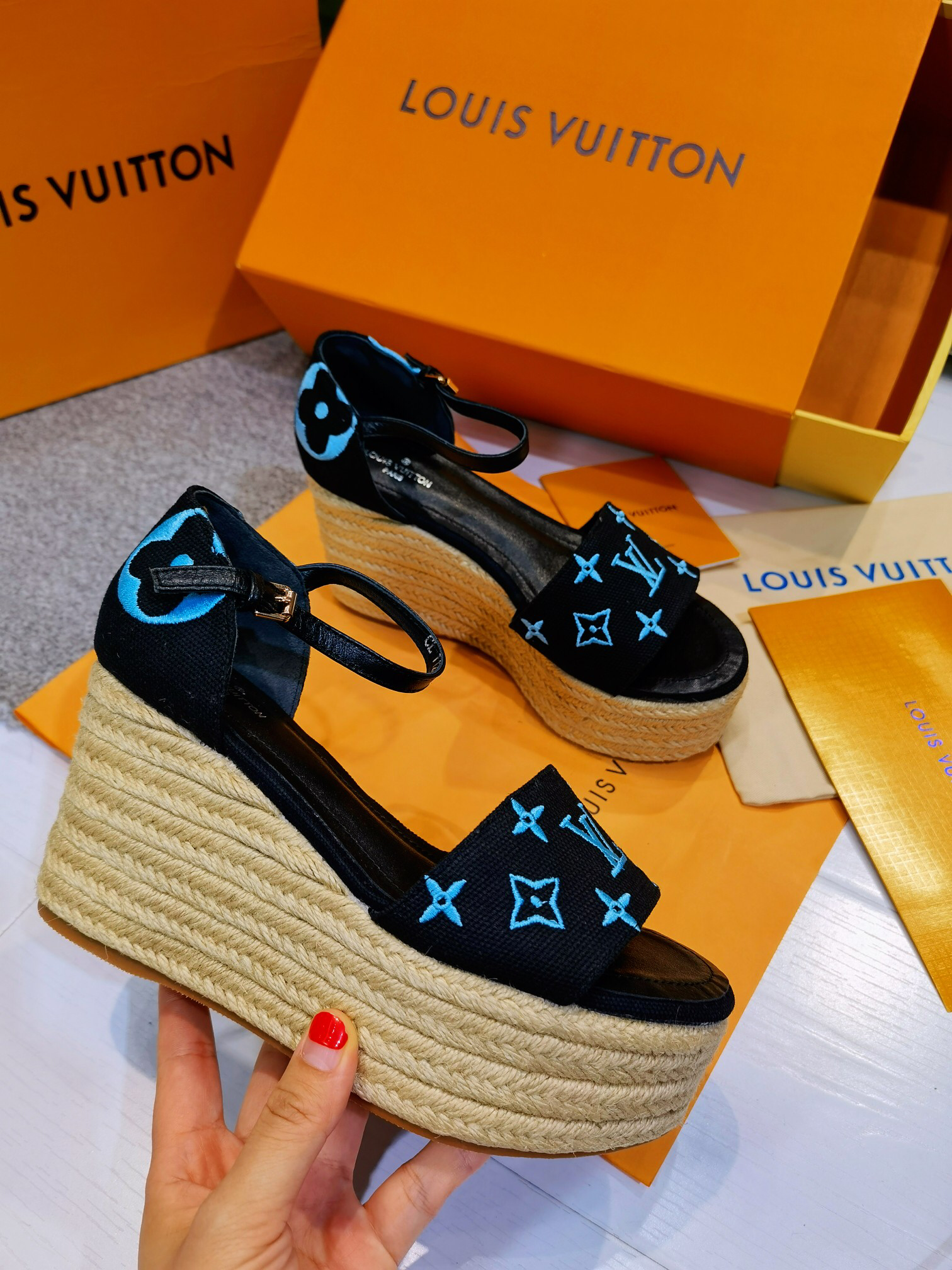 詳細な写真を見て、私を見つけてください