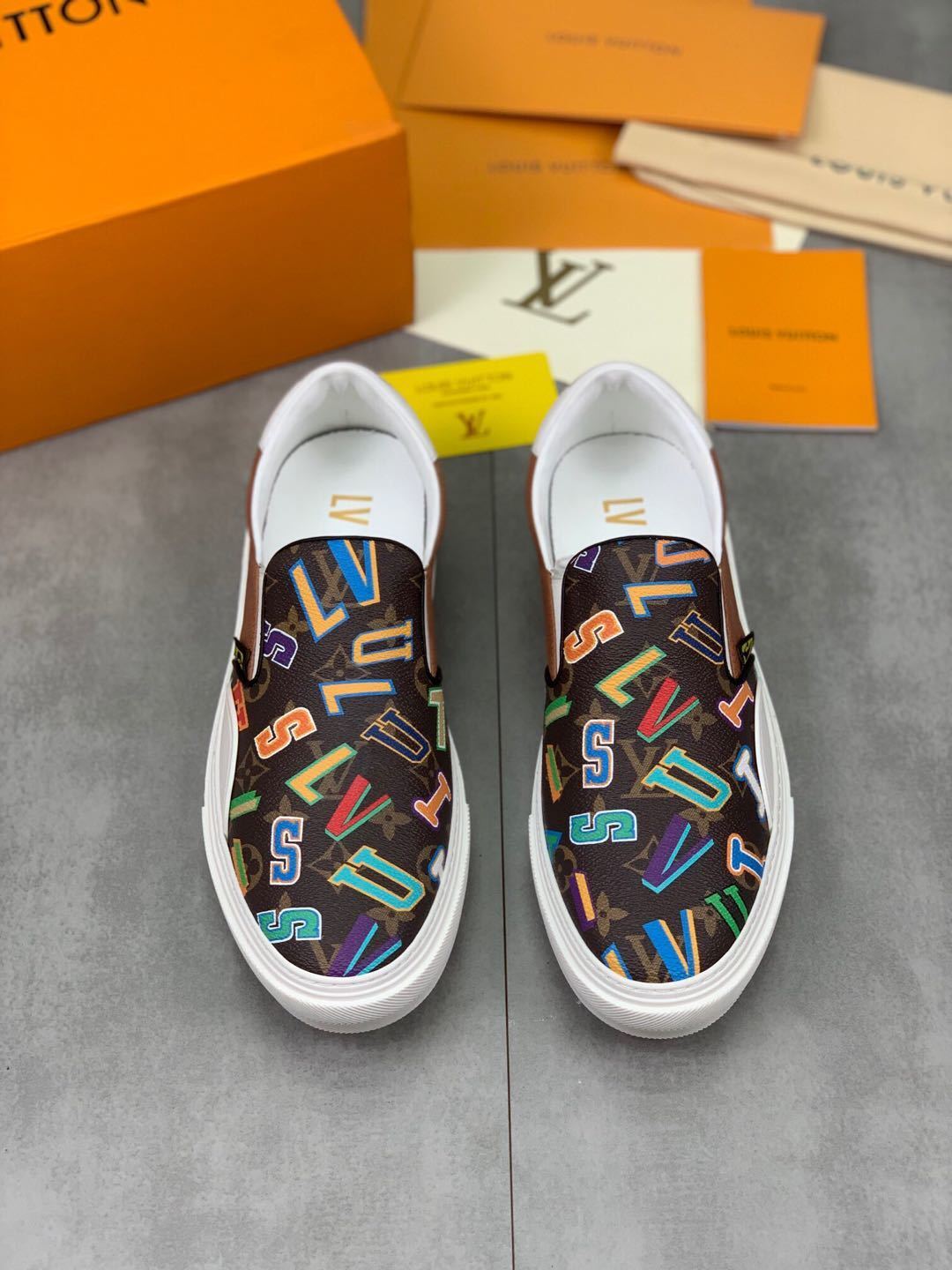 詳細な写真と価格については私に連絡してください