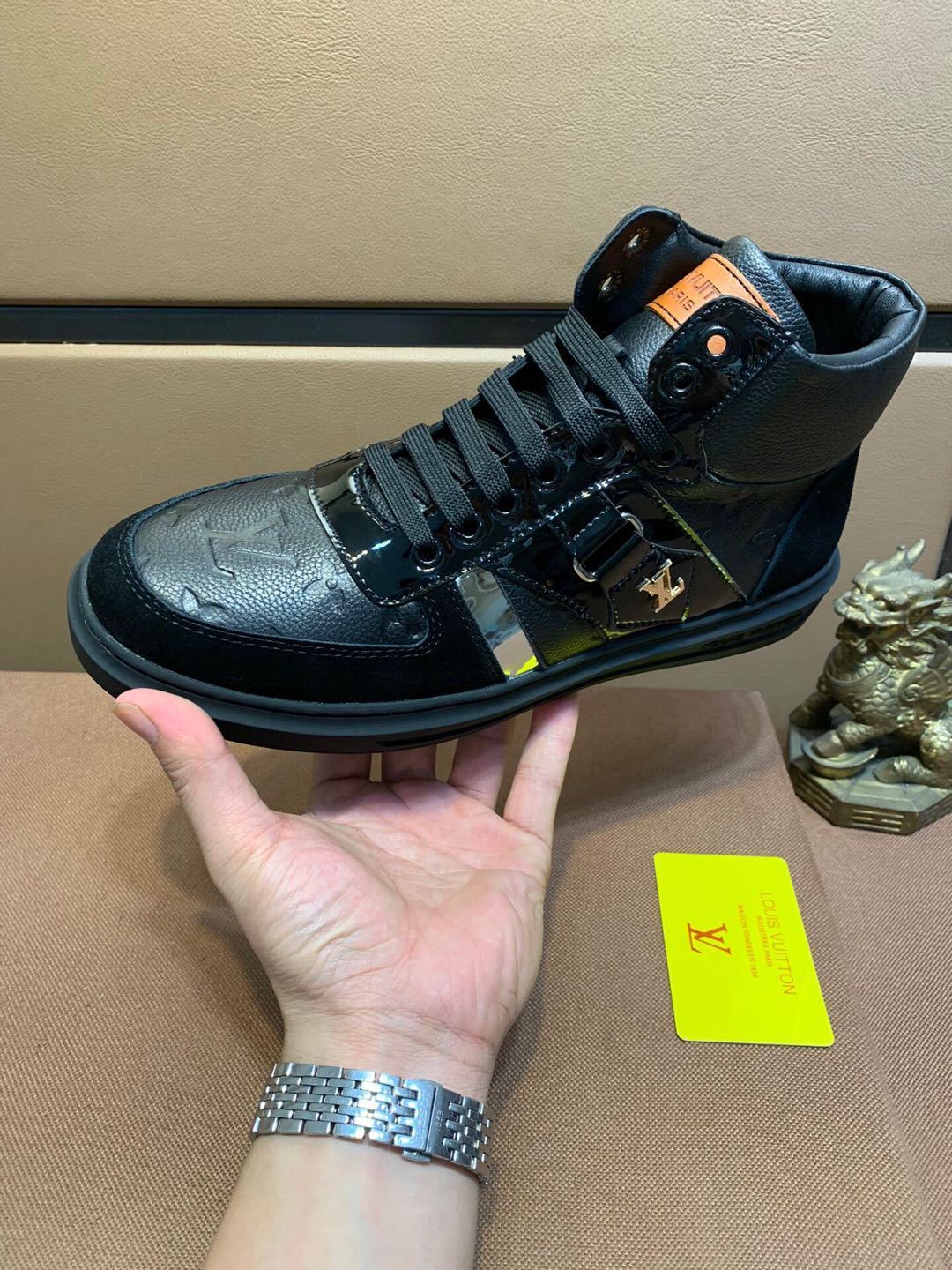 詳細な写真と価格については私に連絡してください