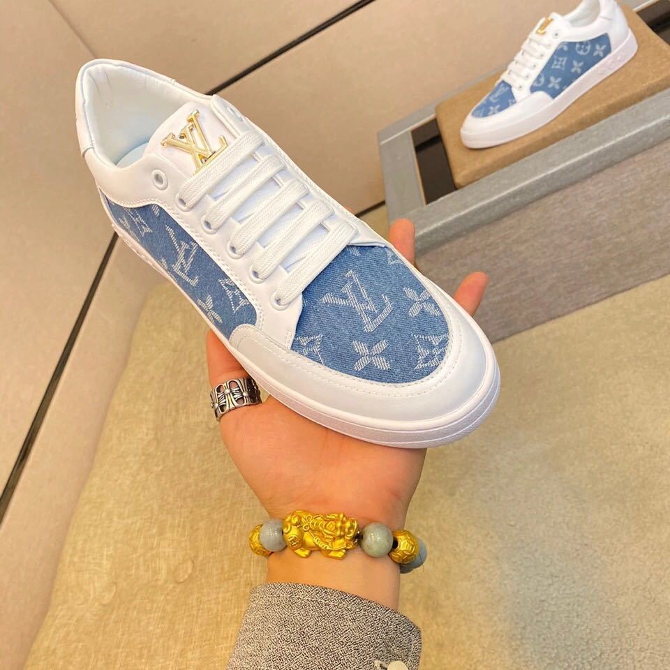 詳細な写真と価格については私に連絡してください