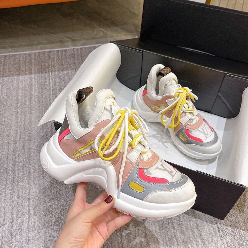 詳細な写真と価格については私に連絡してください