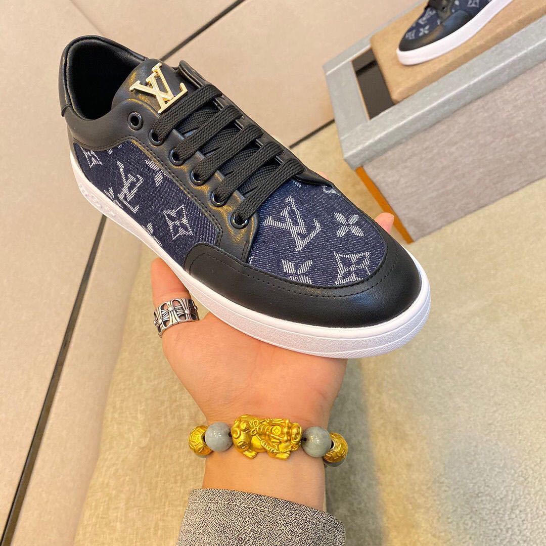 詳細な写真と価格については私に連絡してください