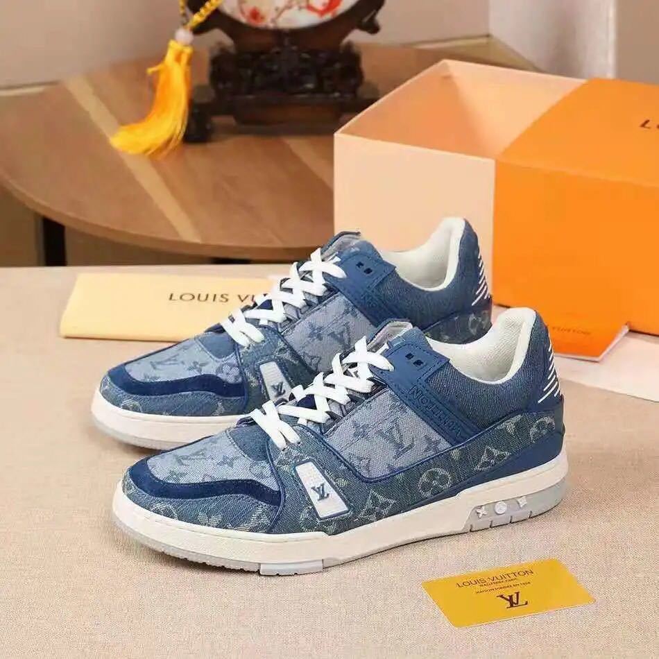 詳細な写真と価格については私に連絡してください