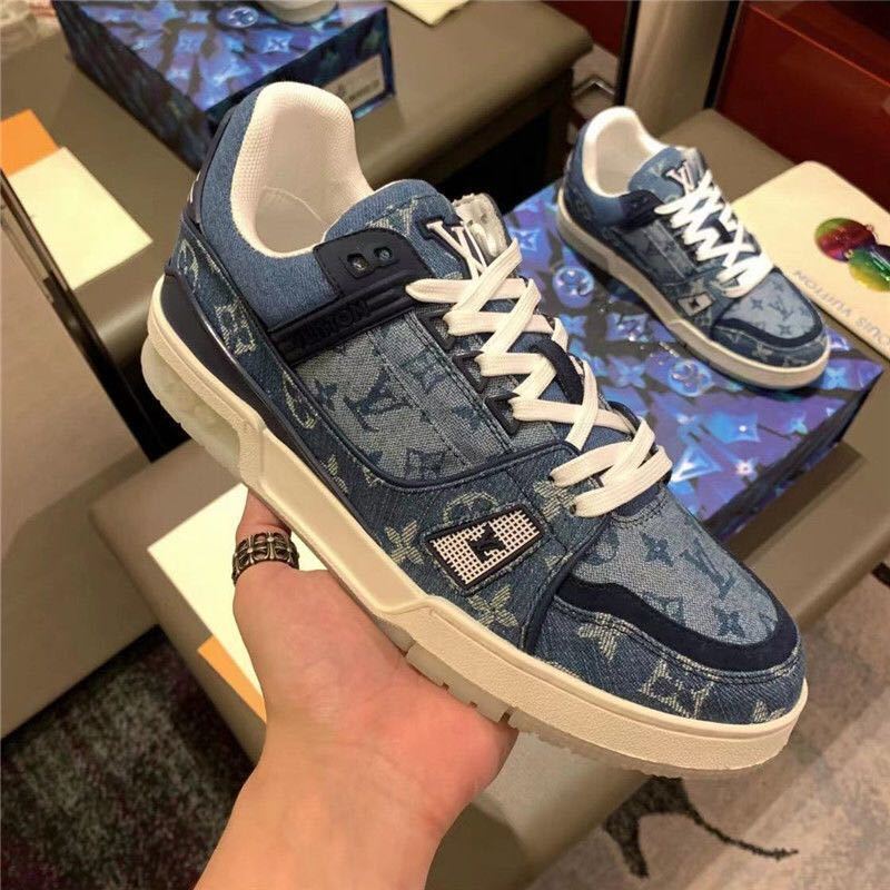 詳細な写真と価格については私に連絡してください