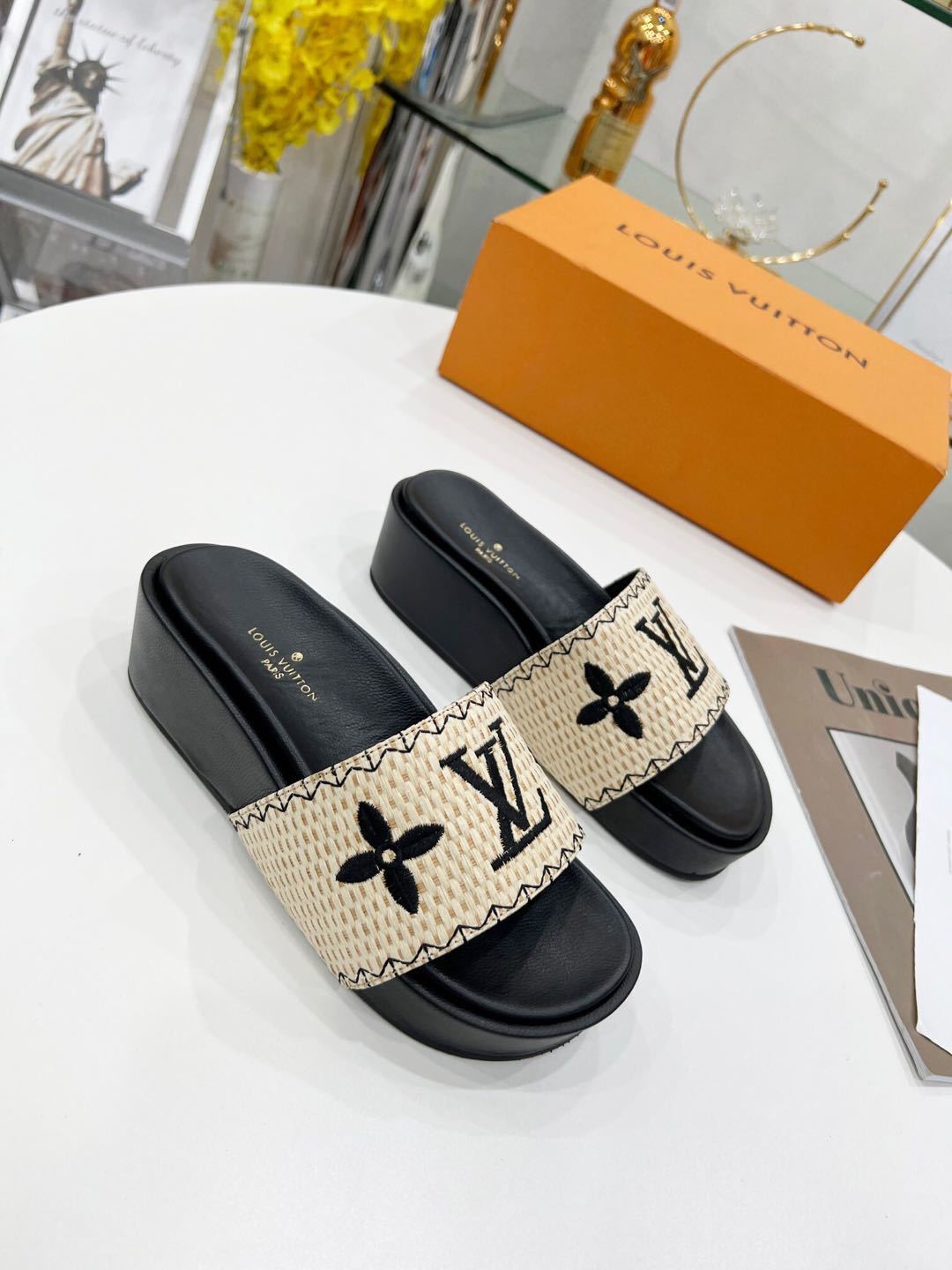 詳細な写真と価格については私に連絡してください。