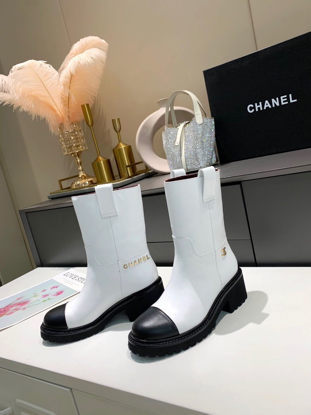 詳細な写真と価格については私に連絡してください。