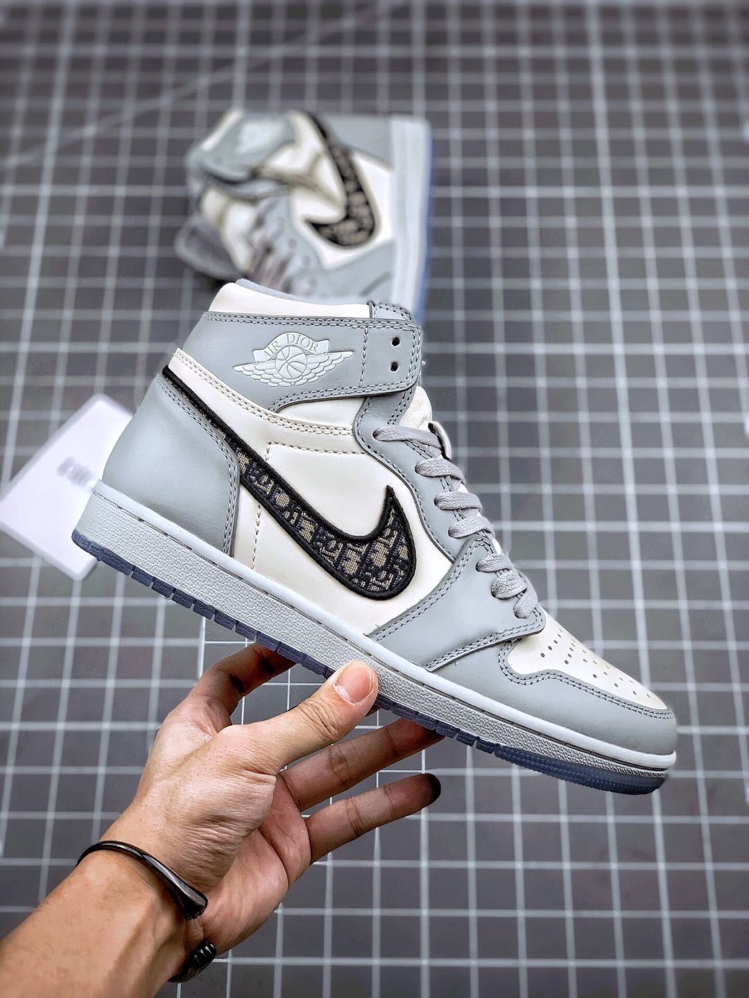 詳細な写真と価格については私に連絡してください