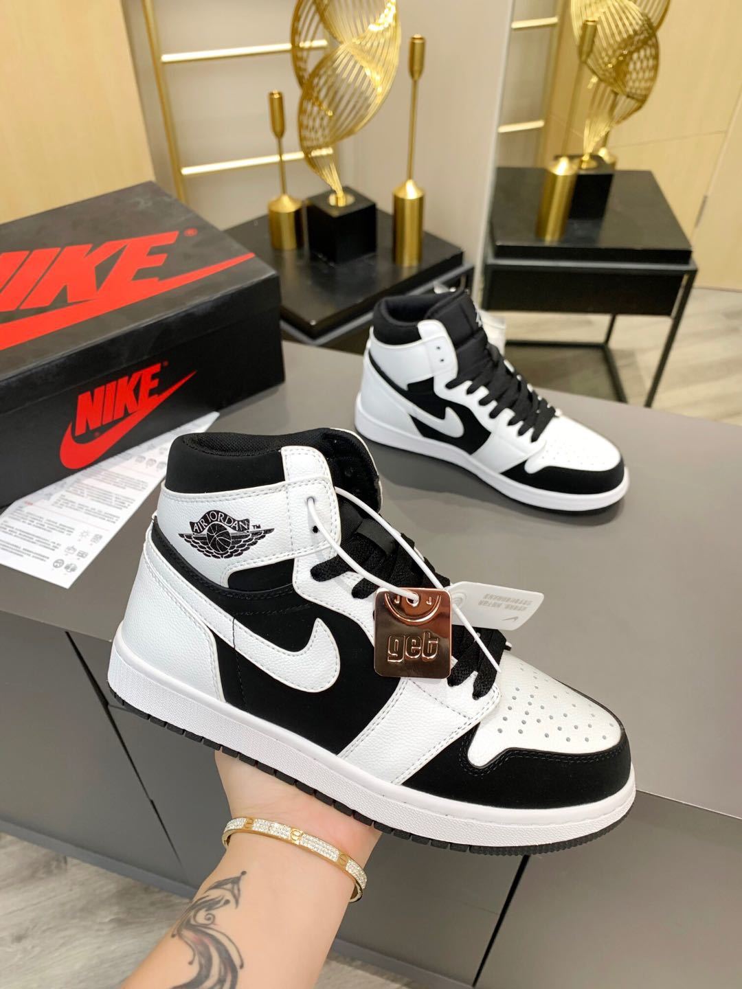 詳細な写真と価格については私に連絡してください