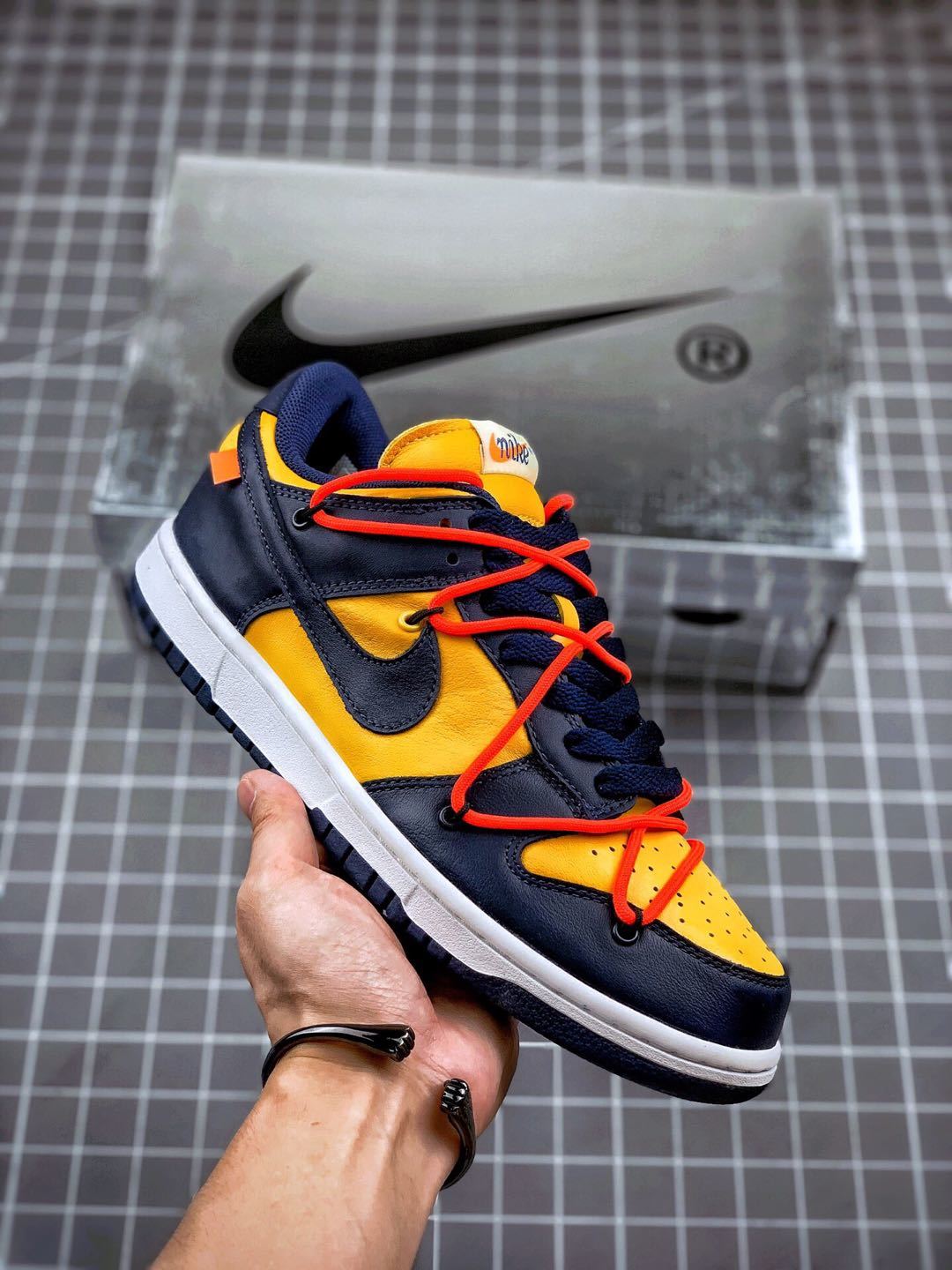 詳細な写真と価格については私に連絡してください