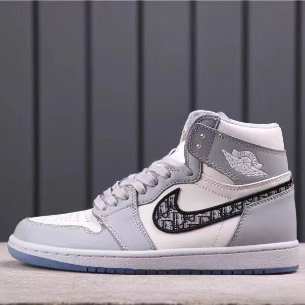 詳細な写真と価格については私に連絡してください