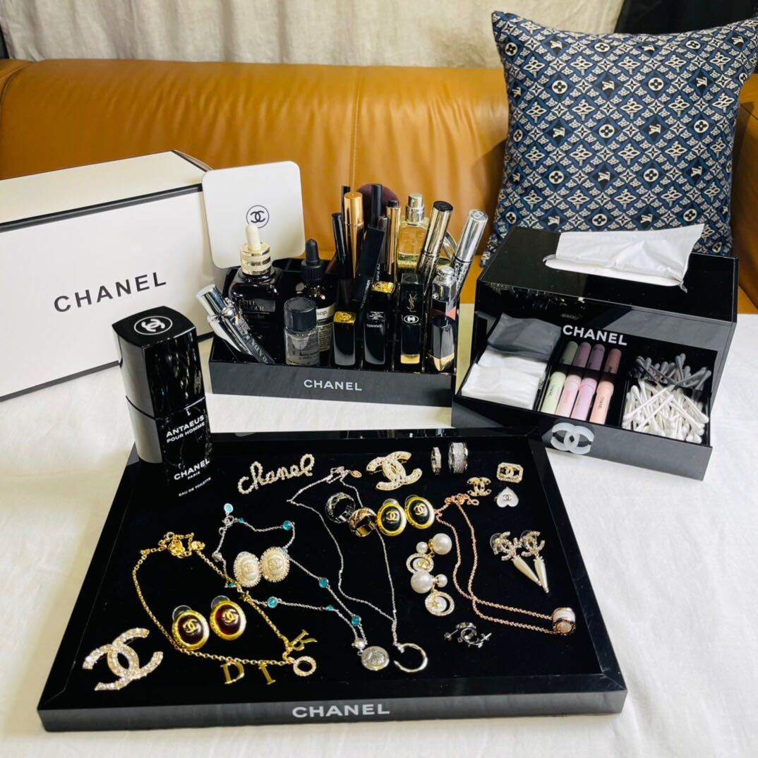 詳細な写真と価格については私に連絡してください。