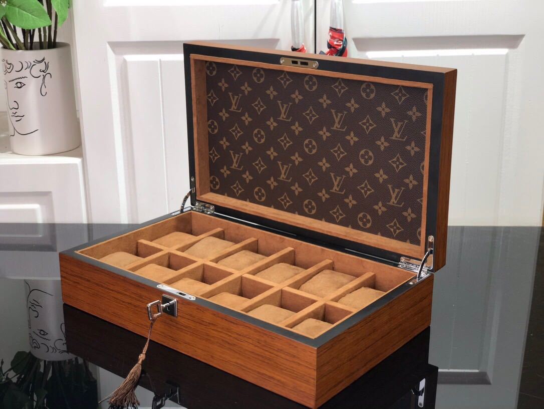 詳細な写真と価格については私に連絡してください。