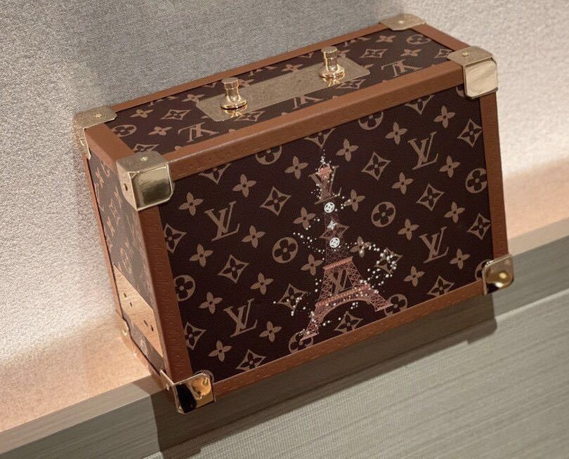 詳細な写真と価格については私に連絡してください。