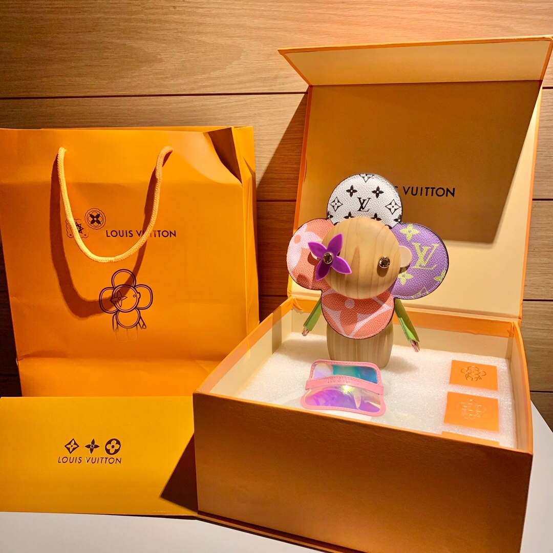 詳細な写真と価格については私に連絡してください。