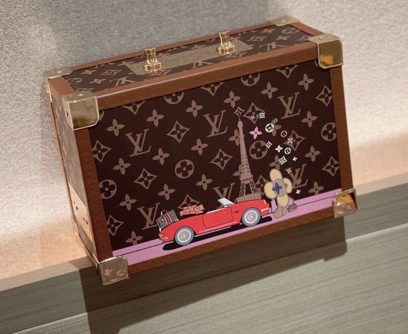 詳細な写真と価格については私に連絡してください。