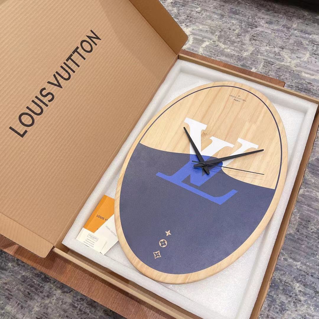 詳細な写真と価格については私に連絡してください。