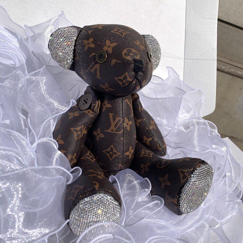 詳細な写真と価格については私に連絡してください。