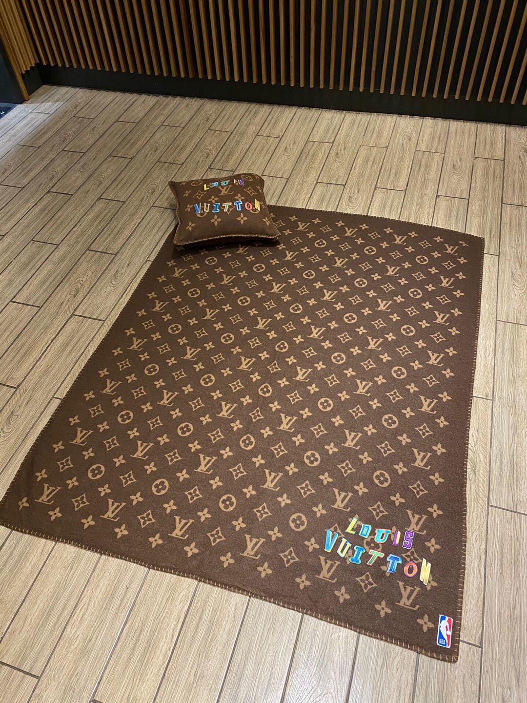 詳細な写真と価格については私に連絡してください。