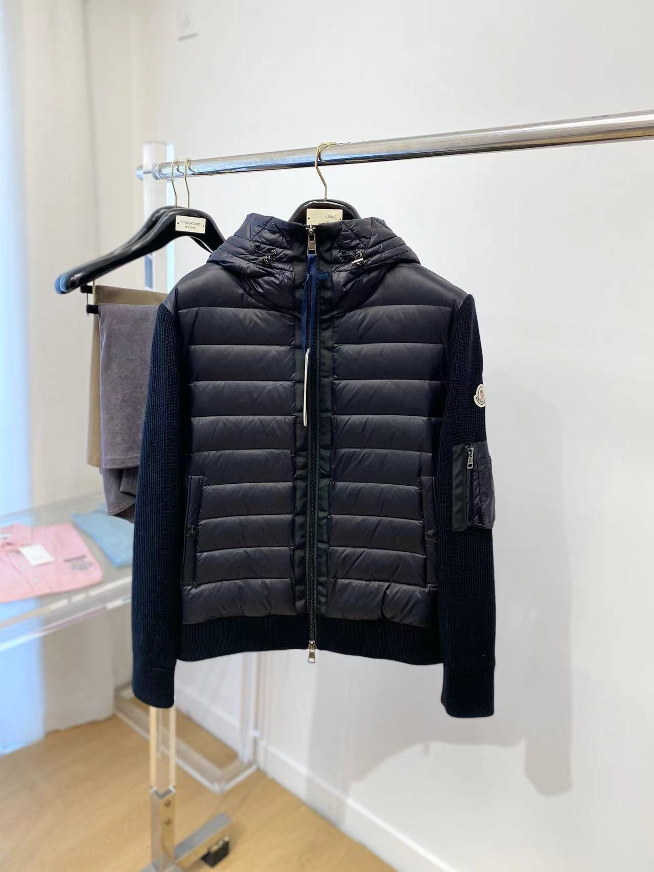 詳細な写真と価格については私に連絡してください。