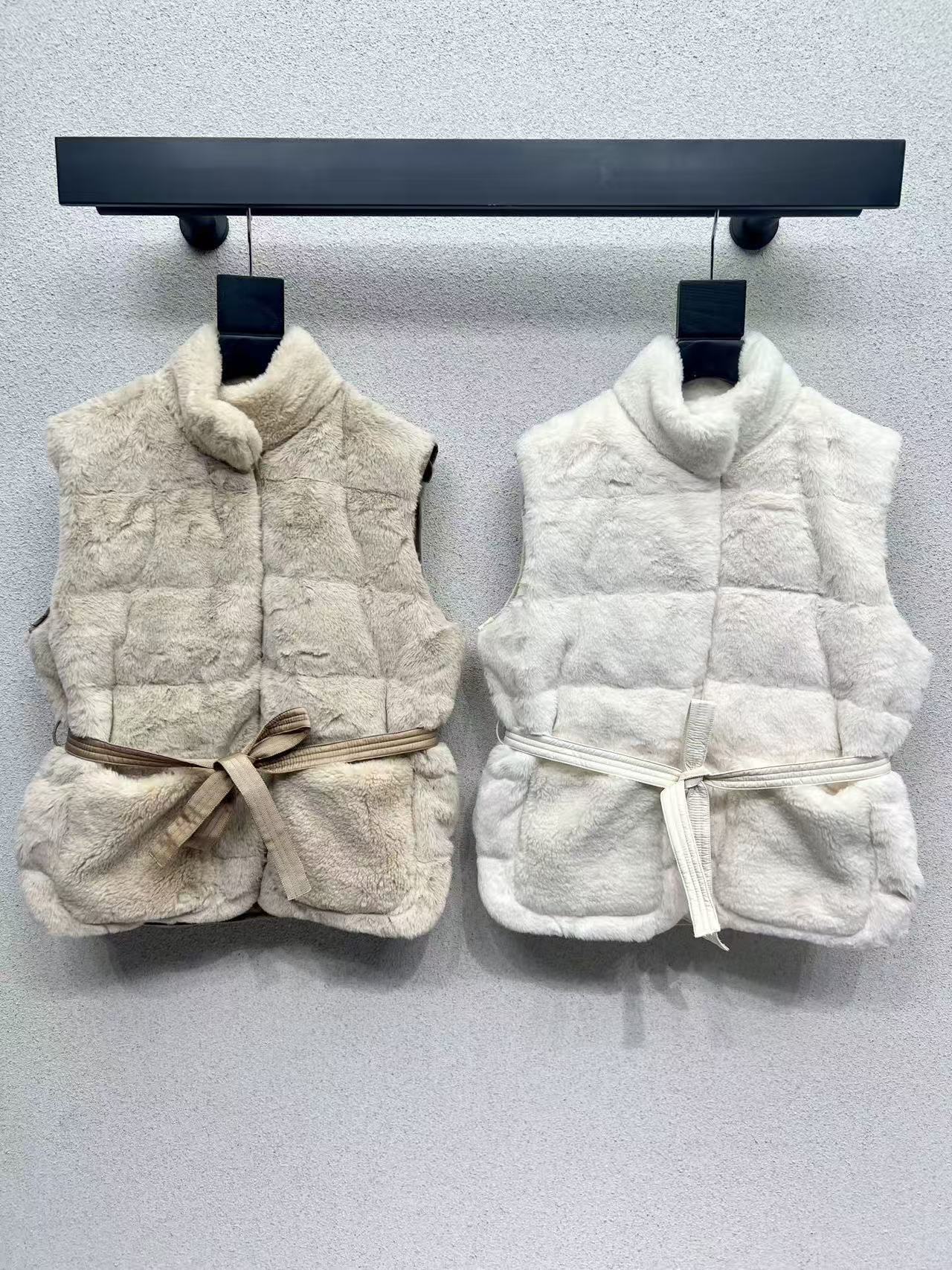 詳細な写真と価格については私に連絡してください。