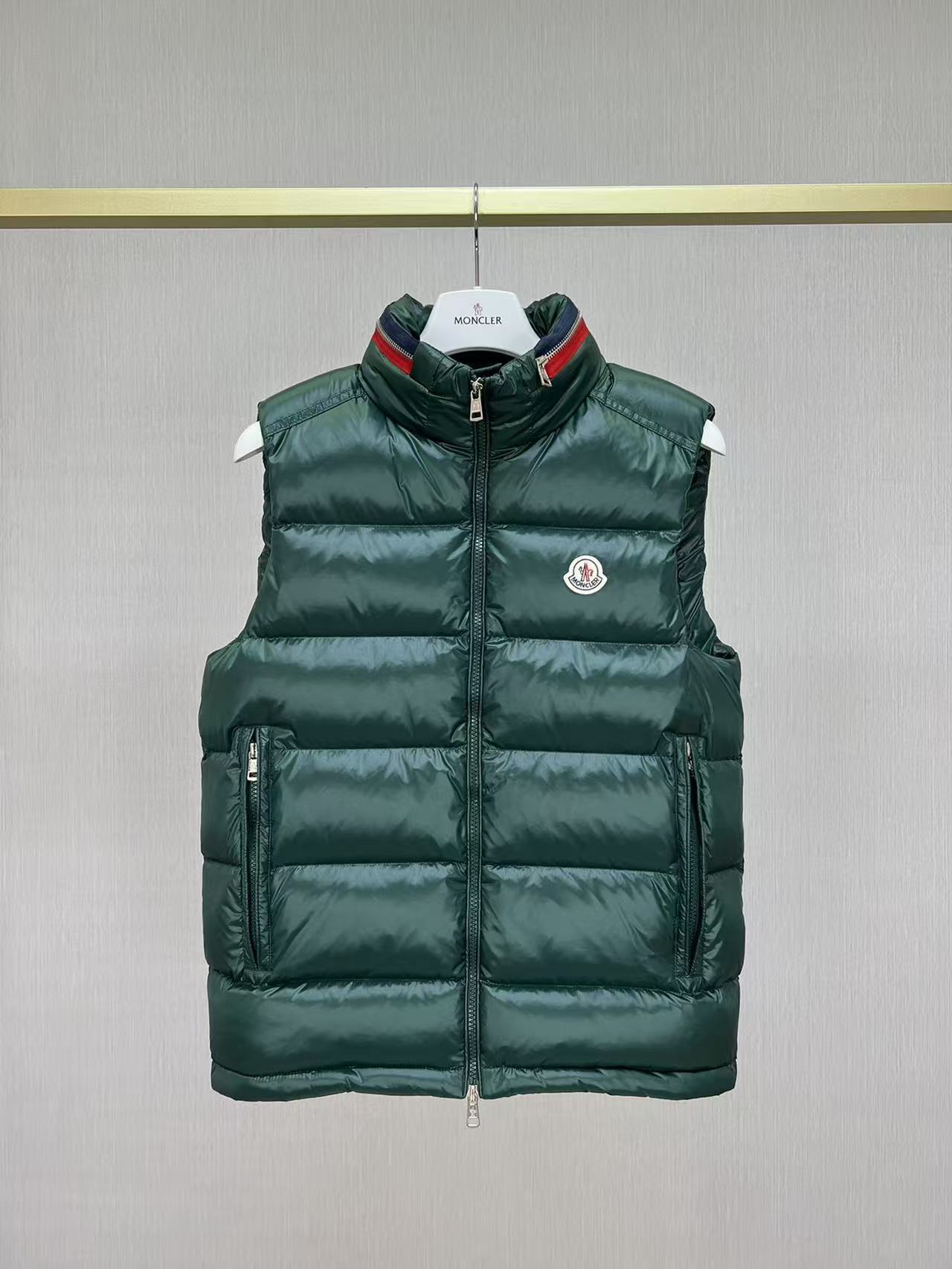 詳細な写真と価格については私に連絡してください。