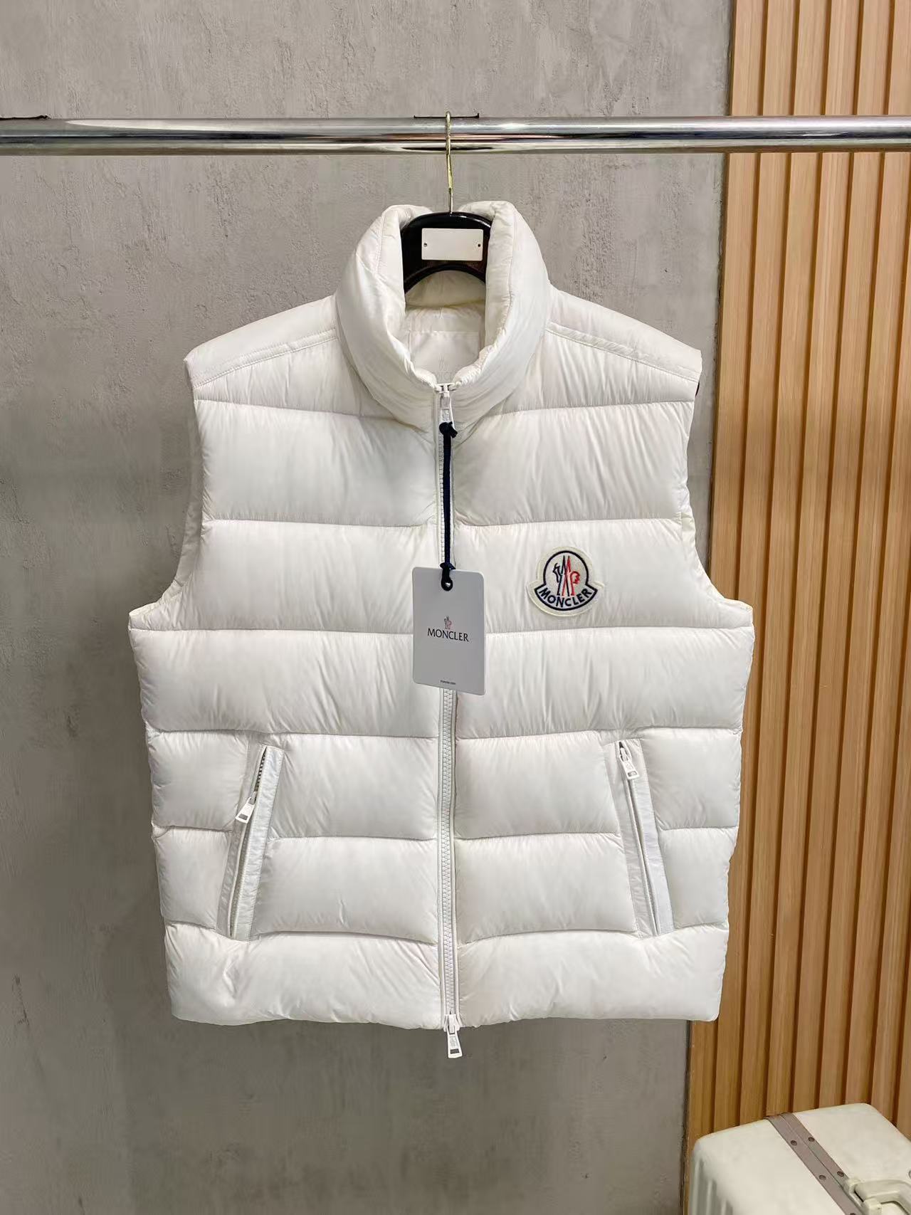 詳細な写真と価格については私に連絡してください。