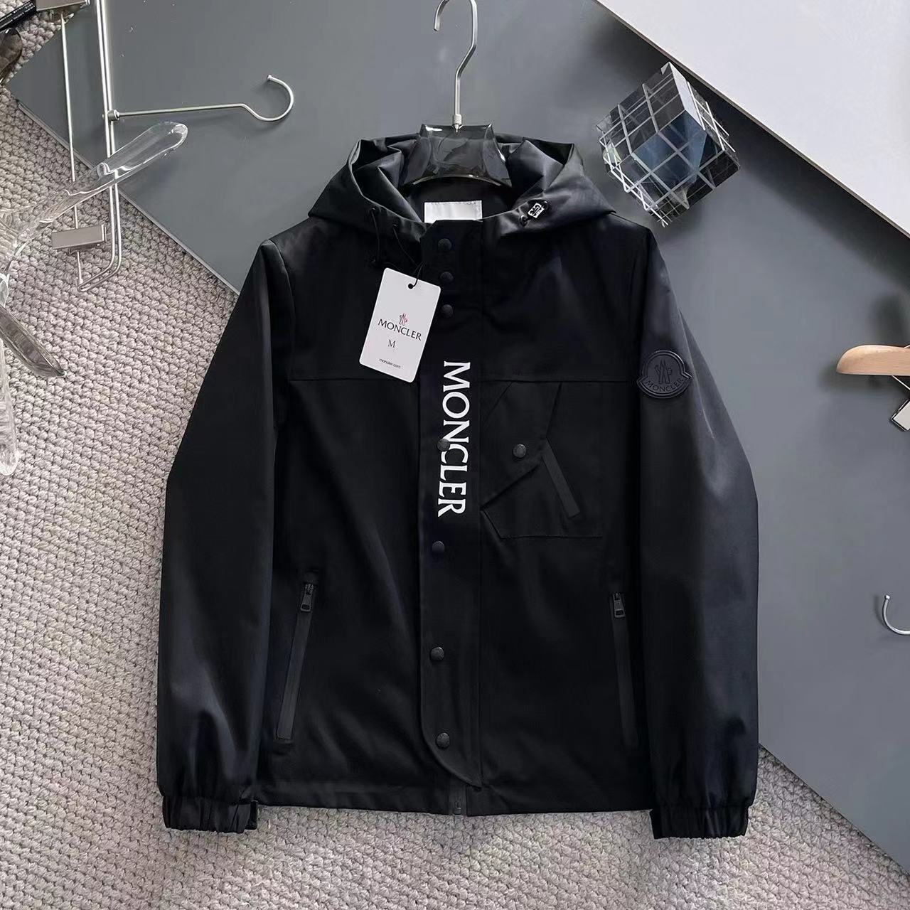 詳細な写真と価格については私に連絡してください。