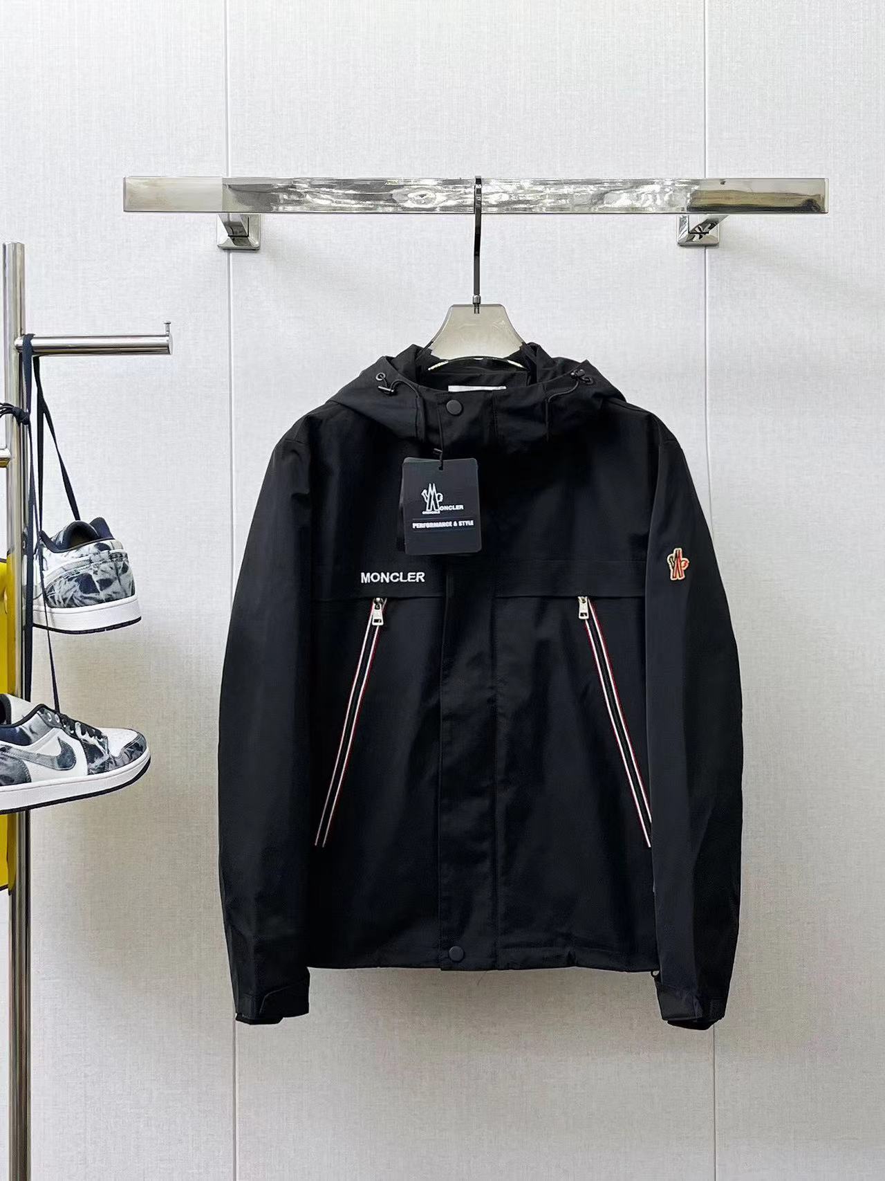 詳細な写真と価格については私に連絡してください。