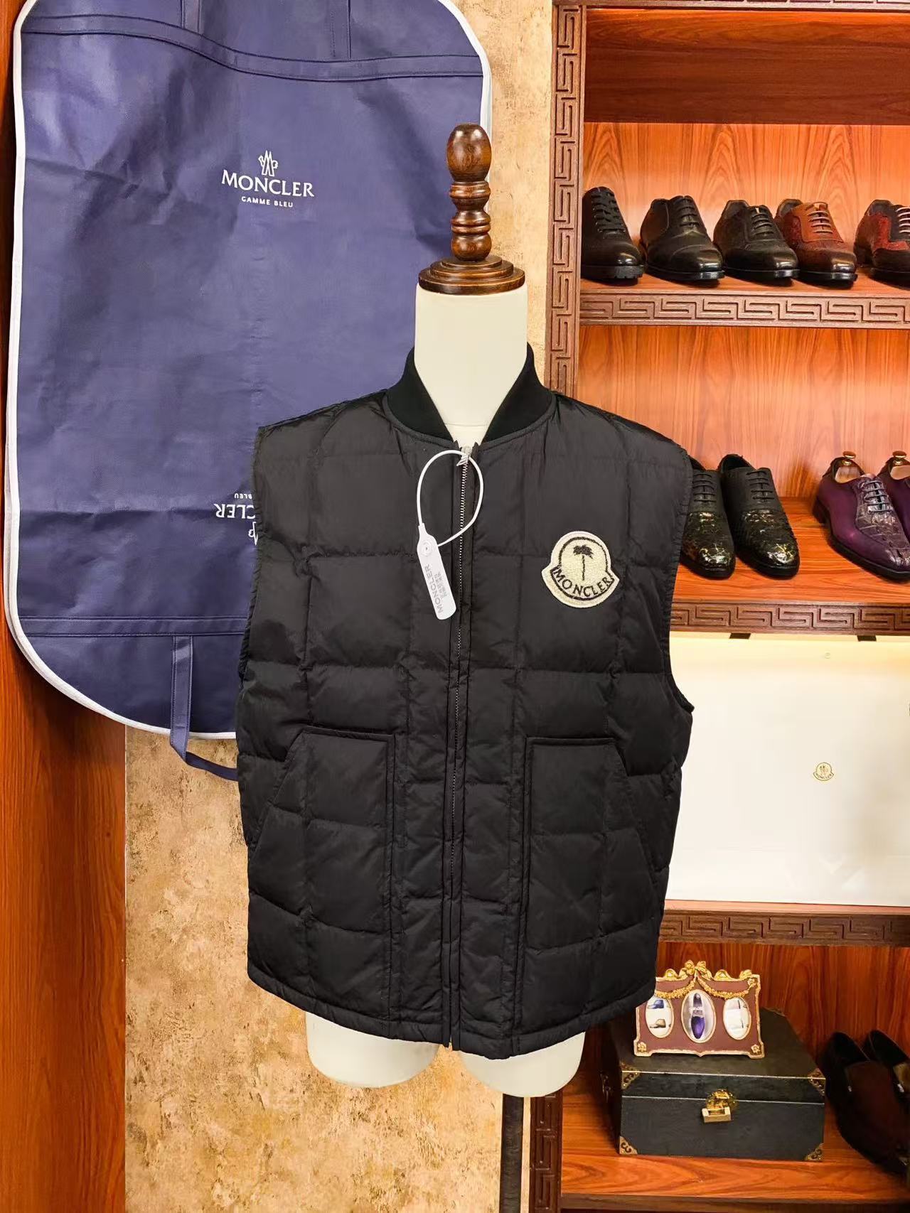 詳細な写真と価格については私に連絡してください。